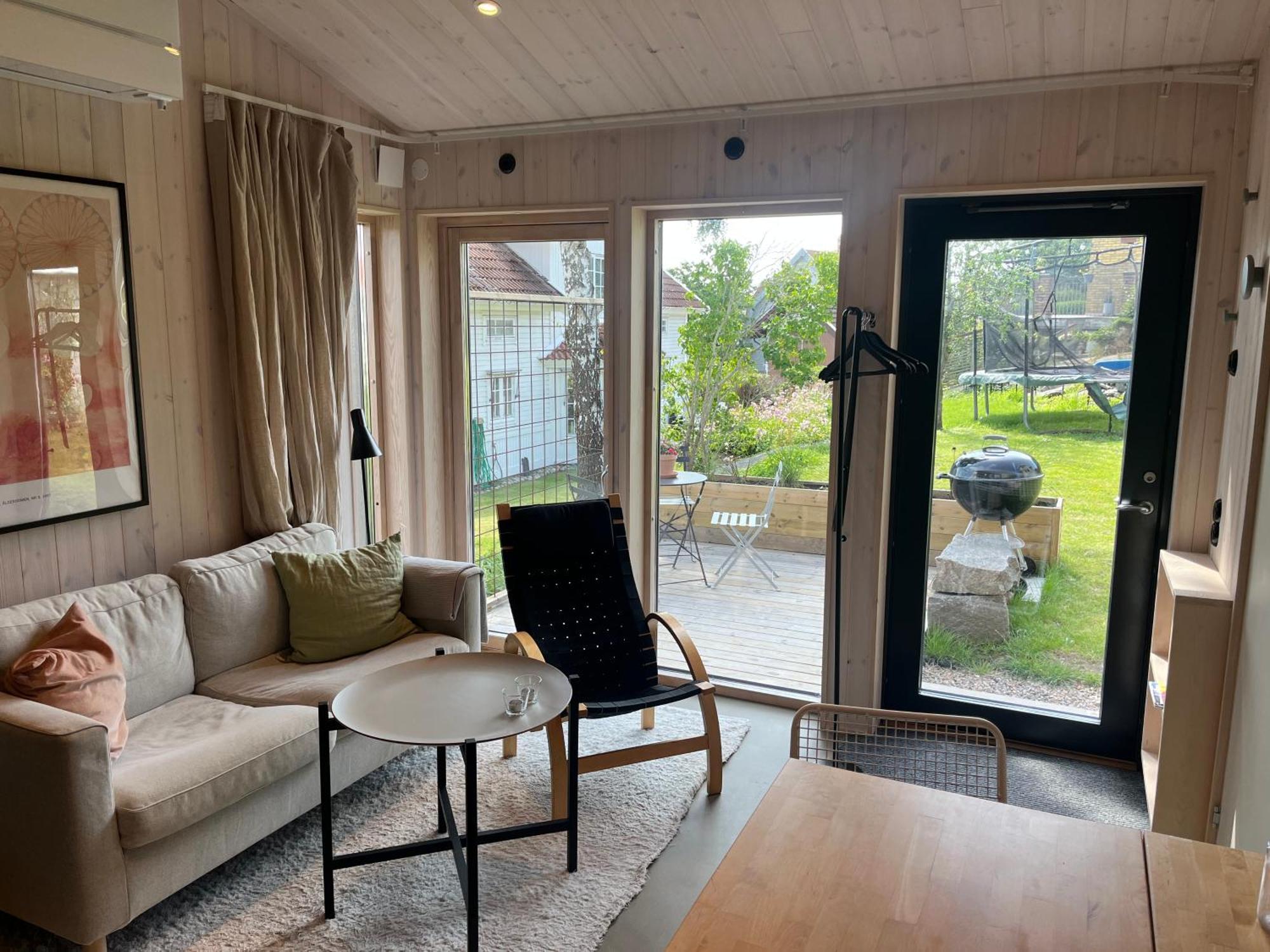 Mysigt Attefallshus Med Naerhet Till Stad Och Hav Göteborg Exteriör bild